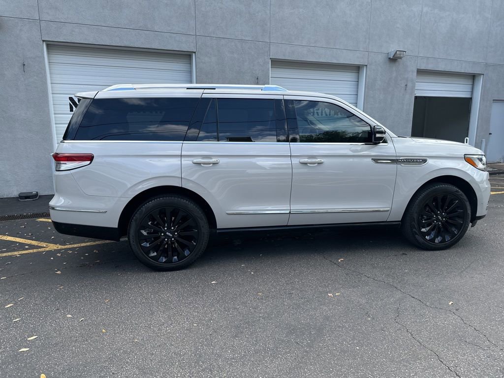 Used 2024 Lincoln Navigator Reserve image 8