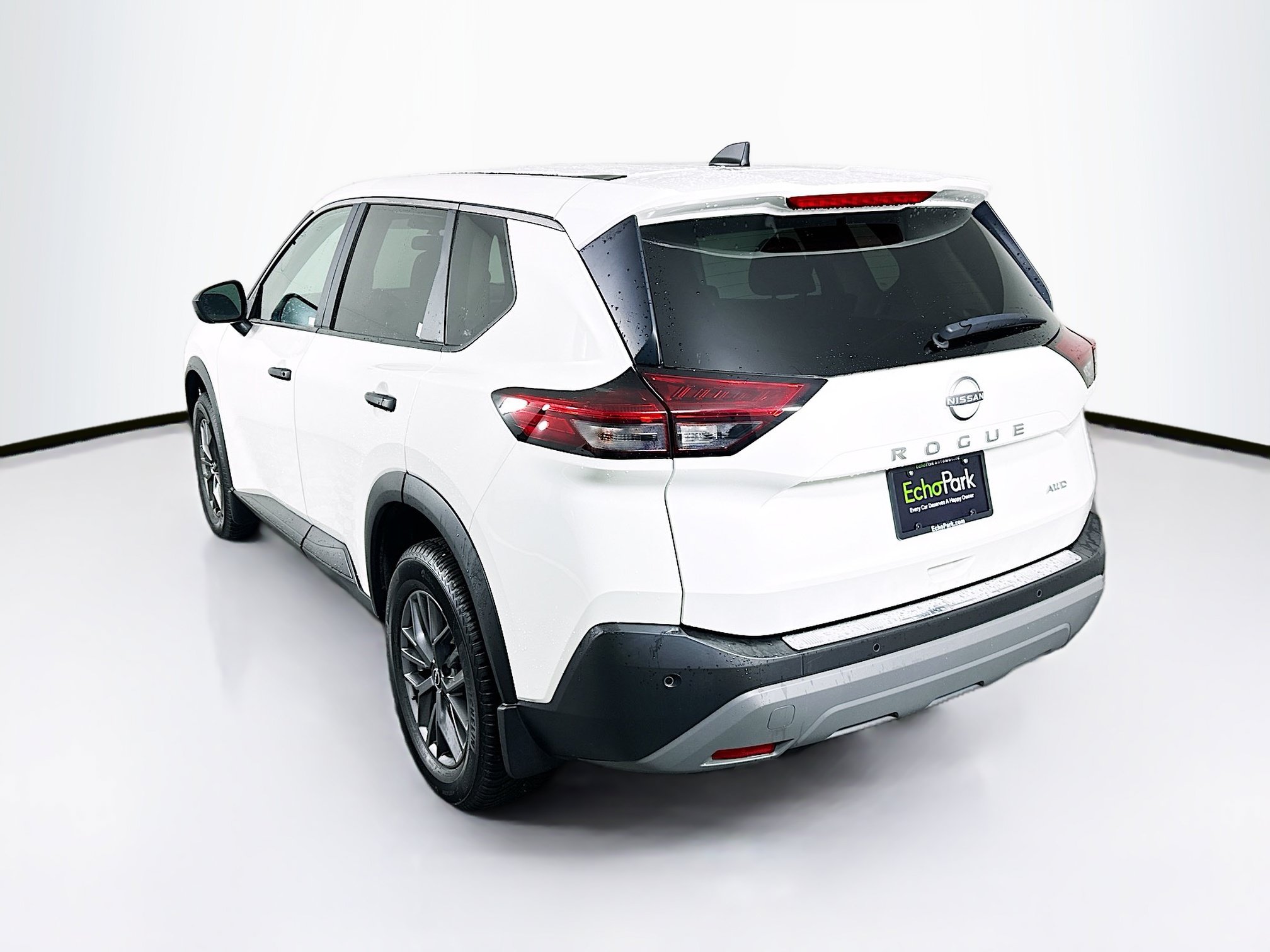 Used 2023 Nissan Rogue S AWD/4WD image 5