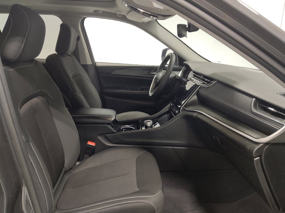 Used 2023 Jeep Grand Cherokee Laredo X AWD/4WD image 21