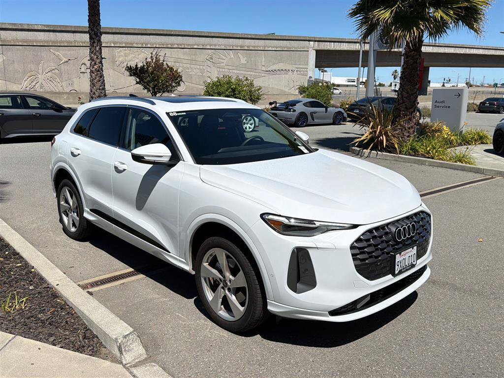 Used 2025 Audi Q5 Premium Plus w/ Premium Plus AWD/4WD image 4