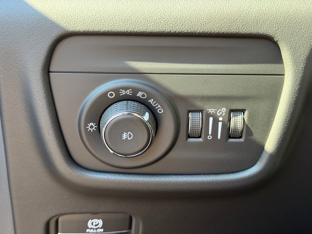 Used 2023 Jeep Grand Cherokee Summit image 28