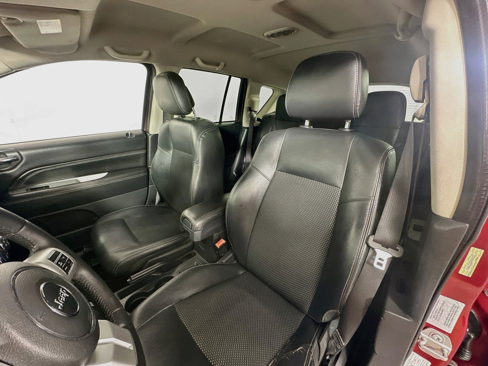 Used 2017 Jeep Compass Latitude FWD image 18