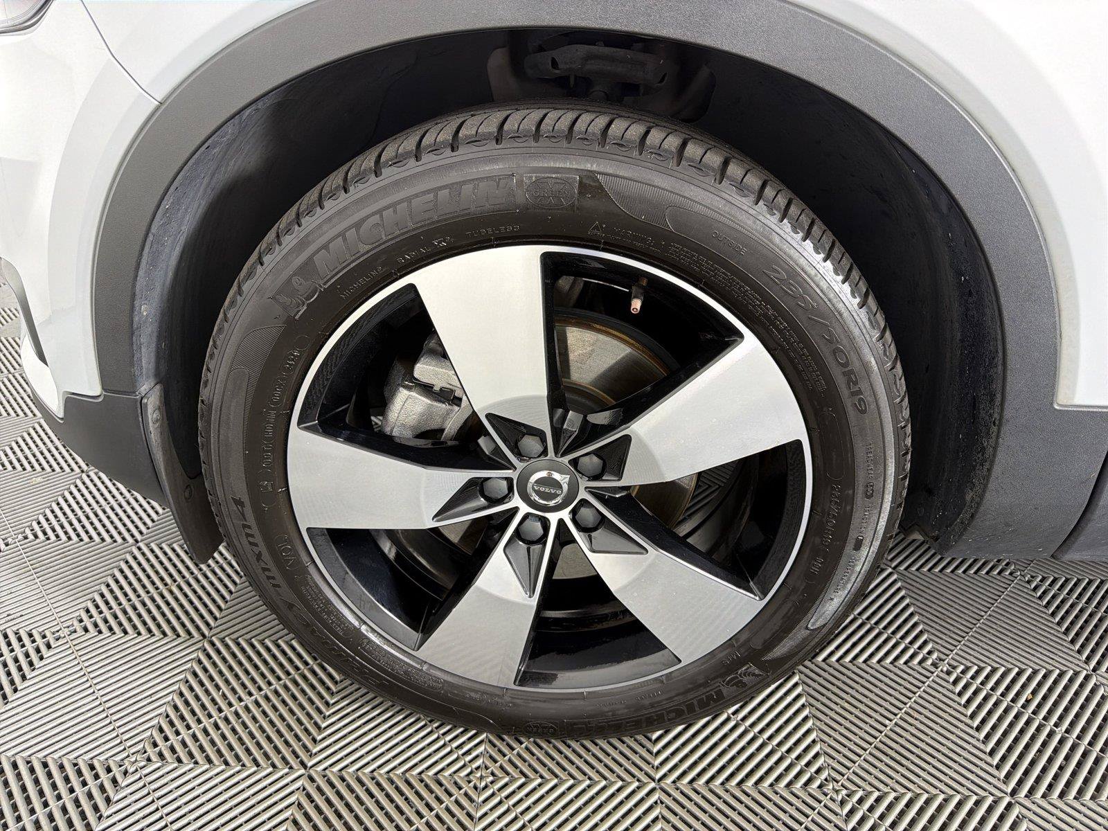 Used 2020 Volvo XC40 T5 Momentum AWD/4WD image 9