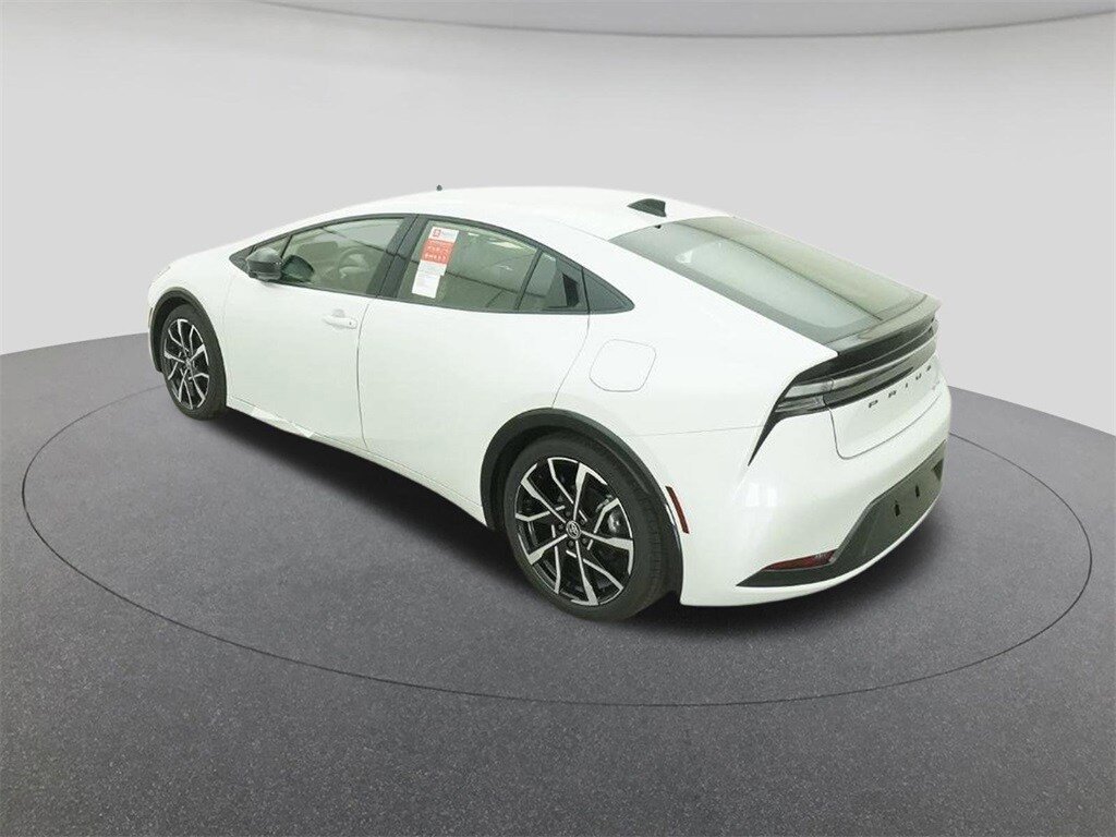 New 2026 Toyota Prius Plug-In Hybrid FWD image 5