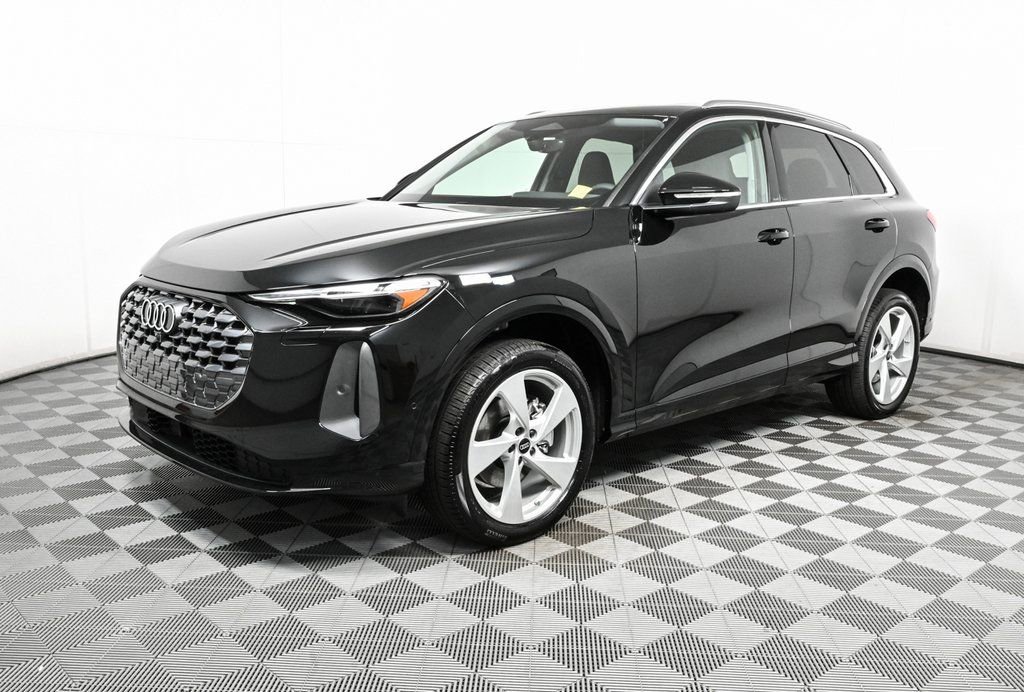 New 2025 Audi Q5 Premium Plus w/ Premium Plus AWD/4WD image 17