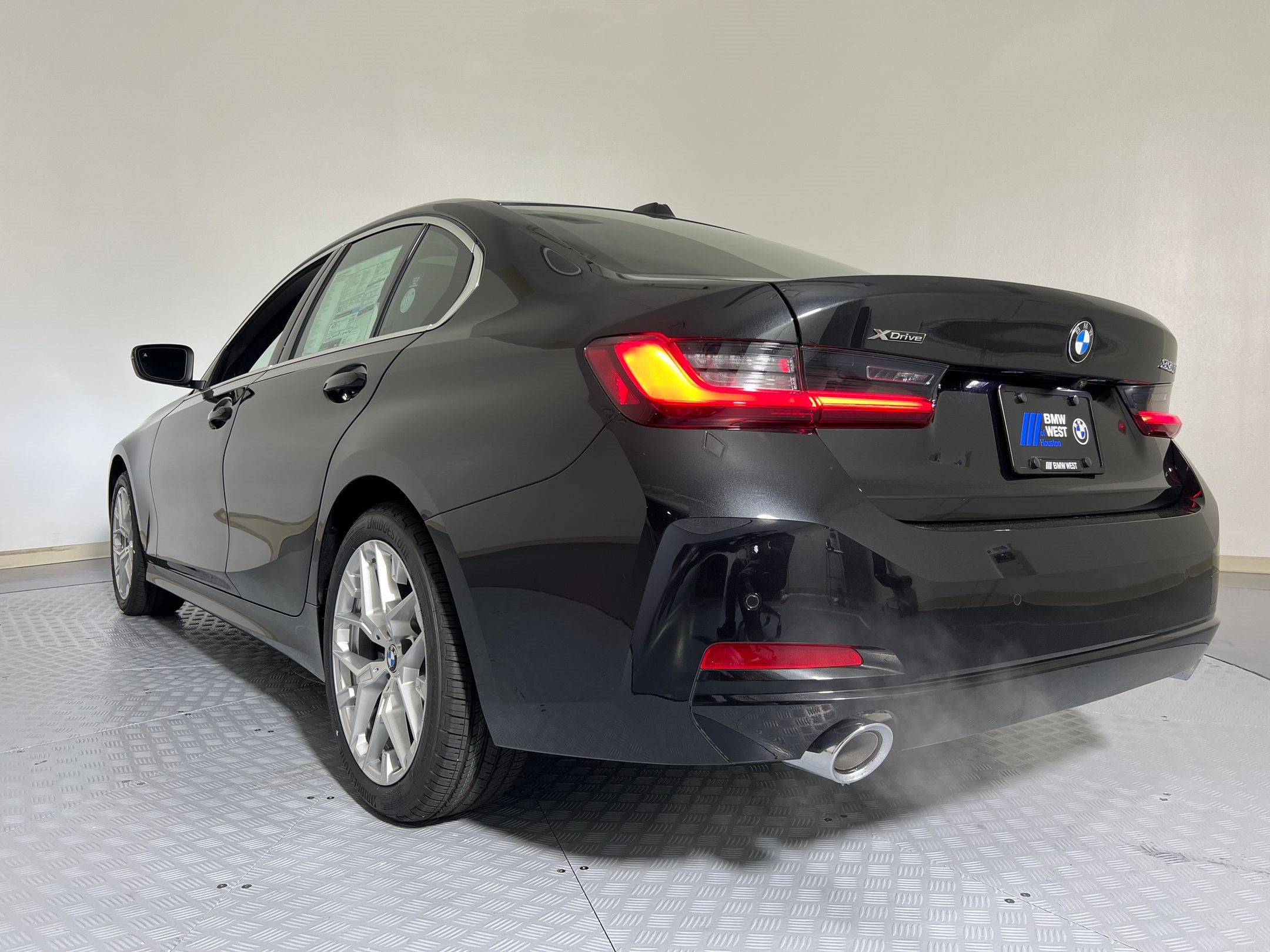 Used 2026 BMW 330i xDrive Sedan w/ Convenience Package AWD/4WD image 3