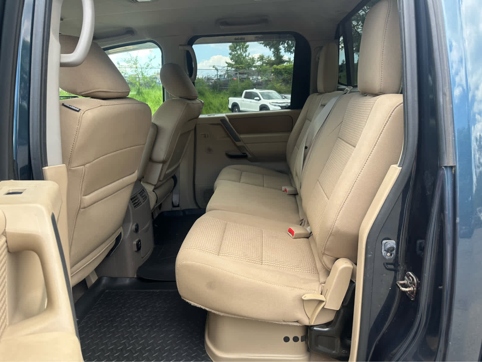 Used 2014 Nissan Titan SV w/ SV Value Truck Package AWD/4WD image 21