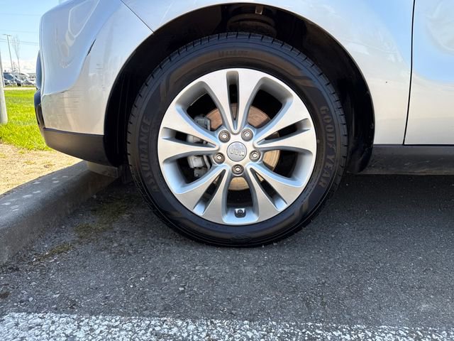 Used 2016 Kia Soul + FWD image 14