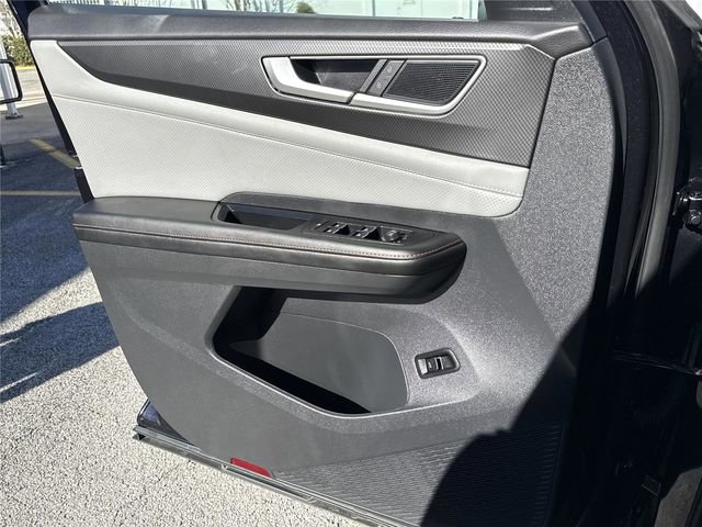 Used 2025 Volkswagen Atlas Peak Edition SE image 16