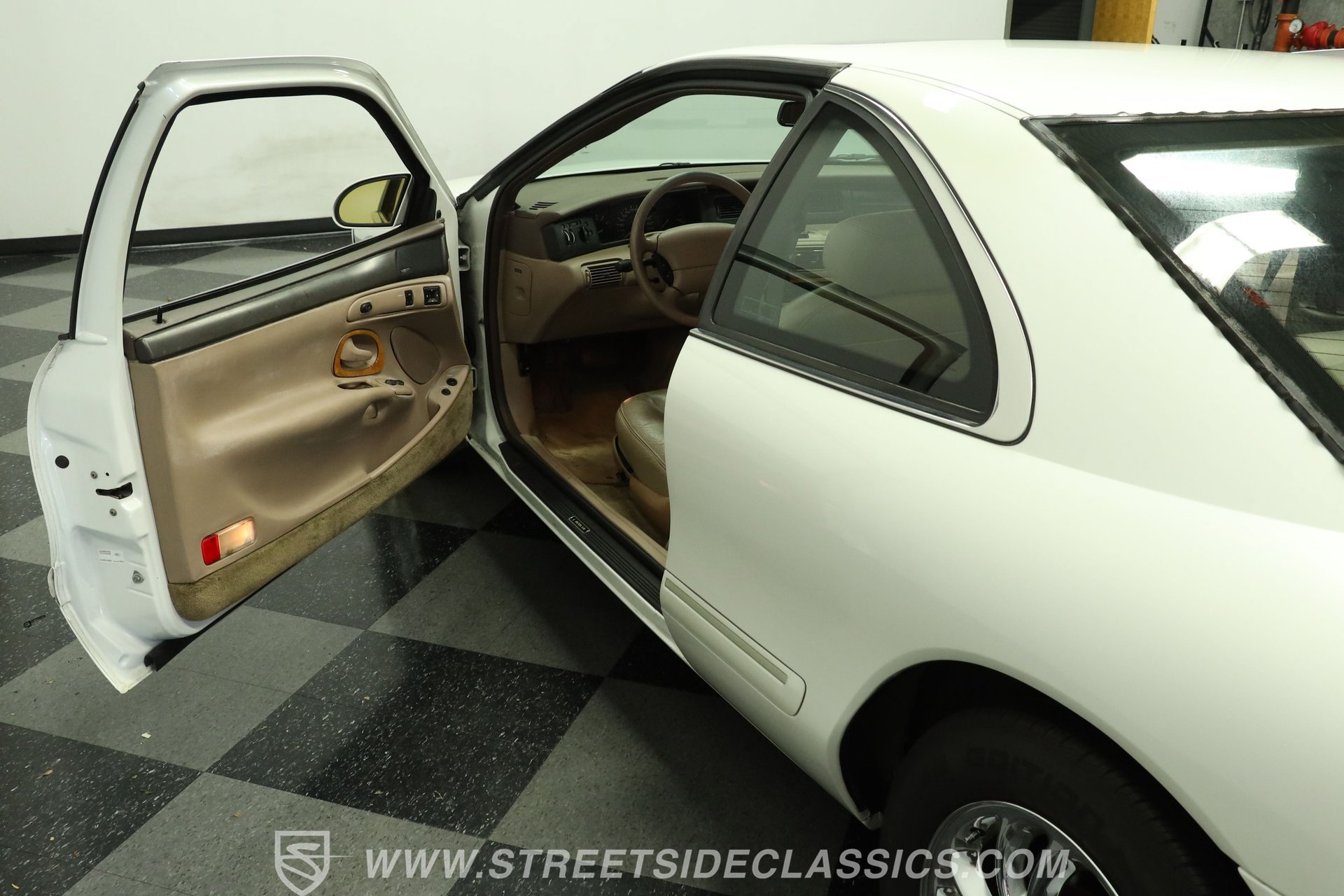 Used 1993 Lincoln Mark VIII RWD image 33