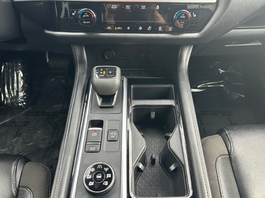 Used 2023 Nissan Pathfinder SL AWD/4WD image 19