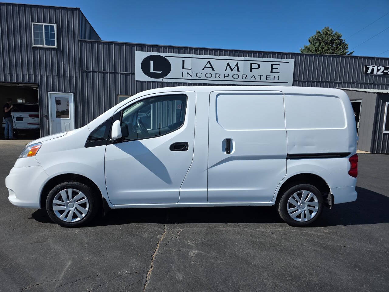 Used 2018 Nissan NV200 SV w/ Navigation Package FWD image 2