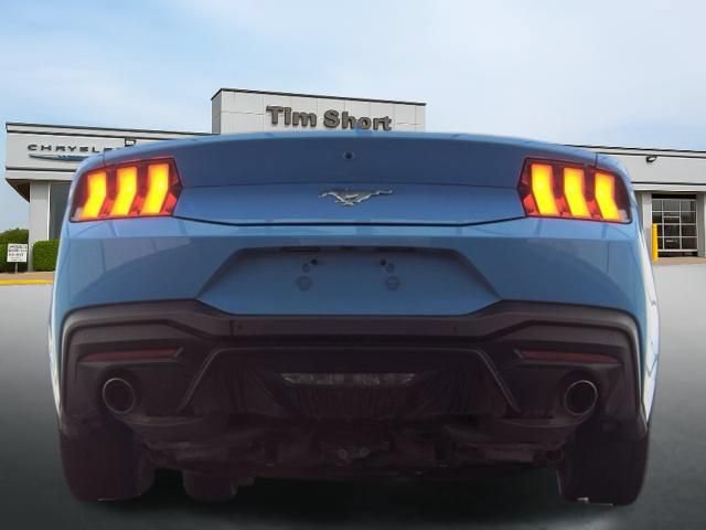 Used 2025 Ford Mustang Coupe RWD image 8