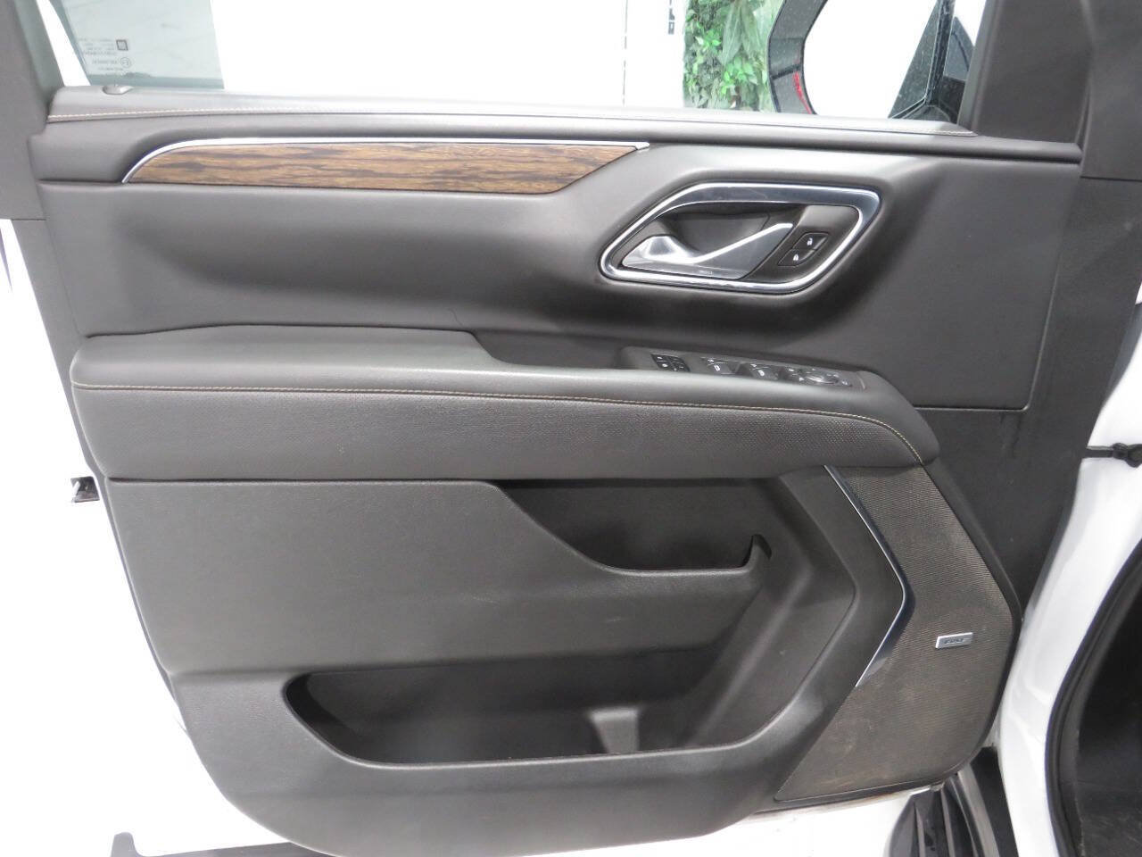 Used 2023 Chevrolet Suburban Premier RWD image 29
