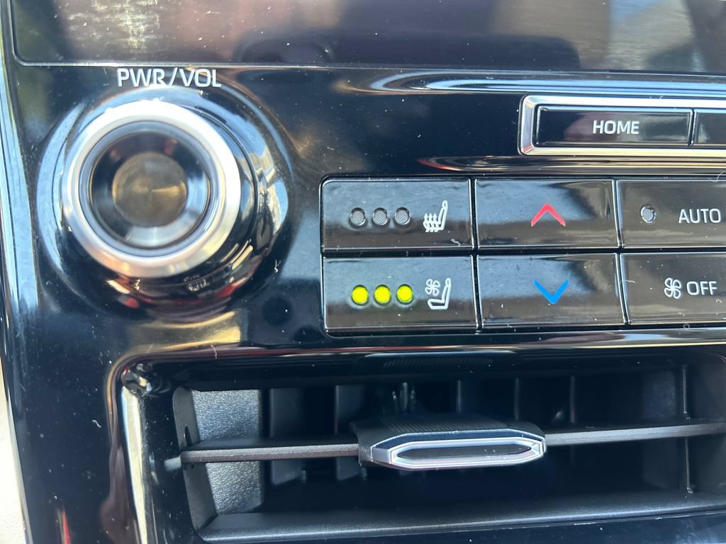 Certified 2021 Toyota Highlander Limited AWD/4WD image 33
