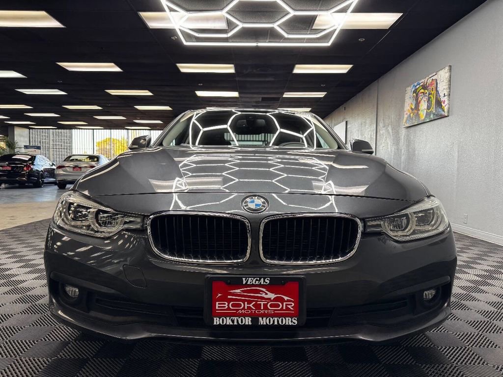 Used 2018 BMW 320i xDrive Sedan image 3