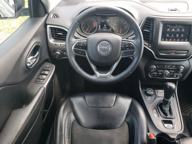 Used 2019 Jeep Cherokee Latitude Plus w/ Cold Weather Group AWD/4WD image 17