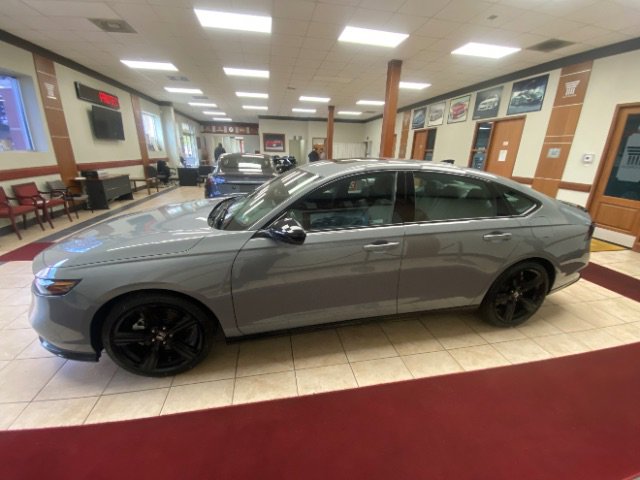 Used 2023 Honda Accord Sport image 2
