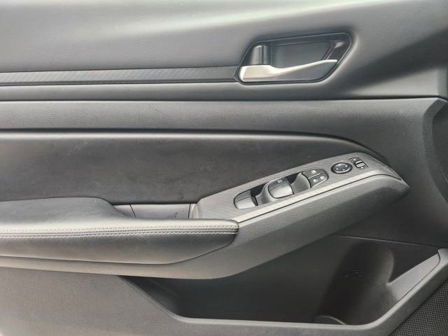 Used 2024 Nissan Altima 2.5 SV w/ SV Premium Package FWD image 21