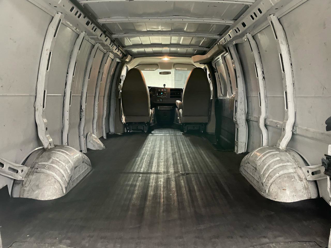 Used 2014 Chevrolet Express 2500 Extended RWD image 8