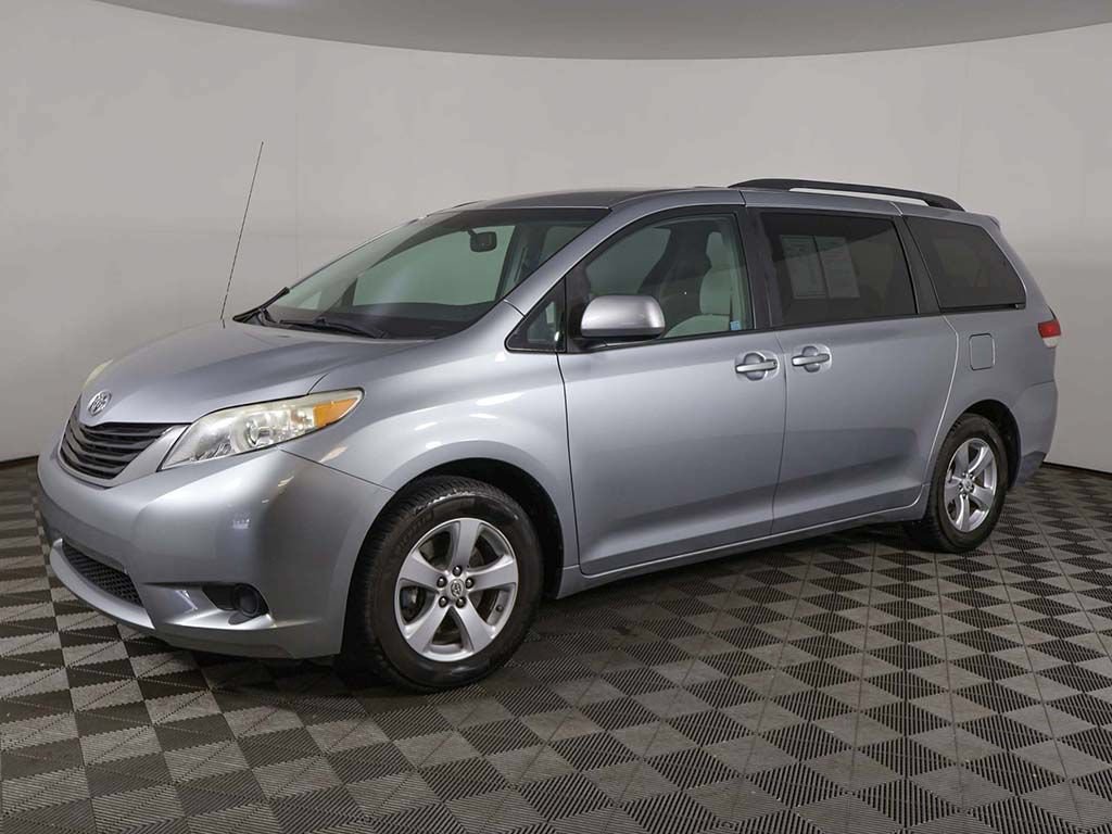 Used 2011 Toyota Sienna LE w/ Towing Pkg FWD image 5