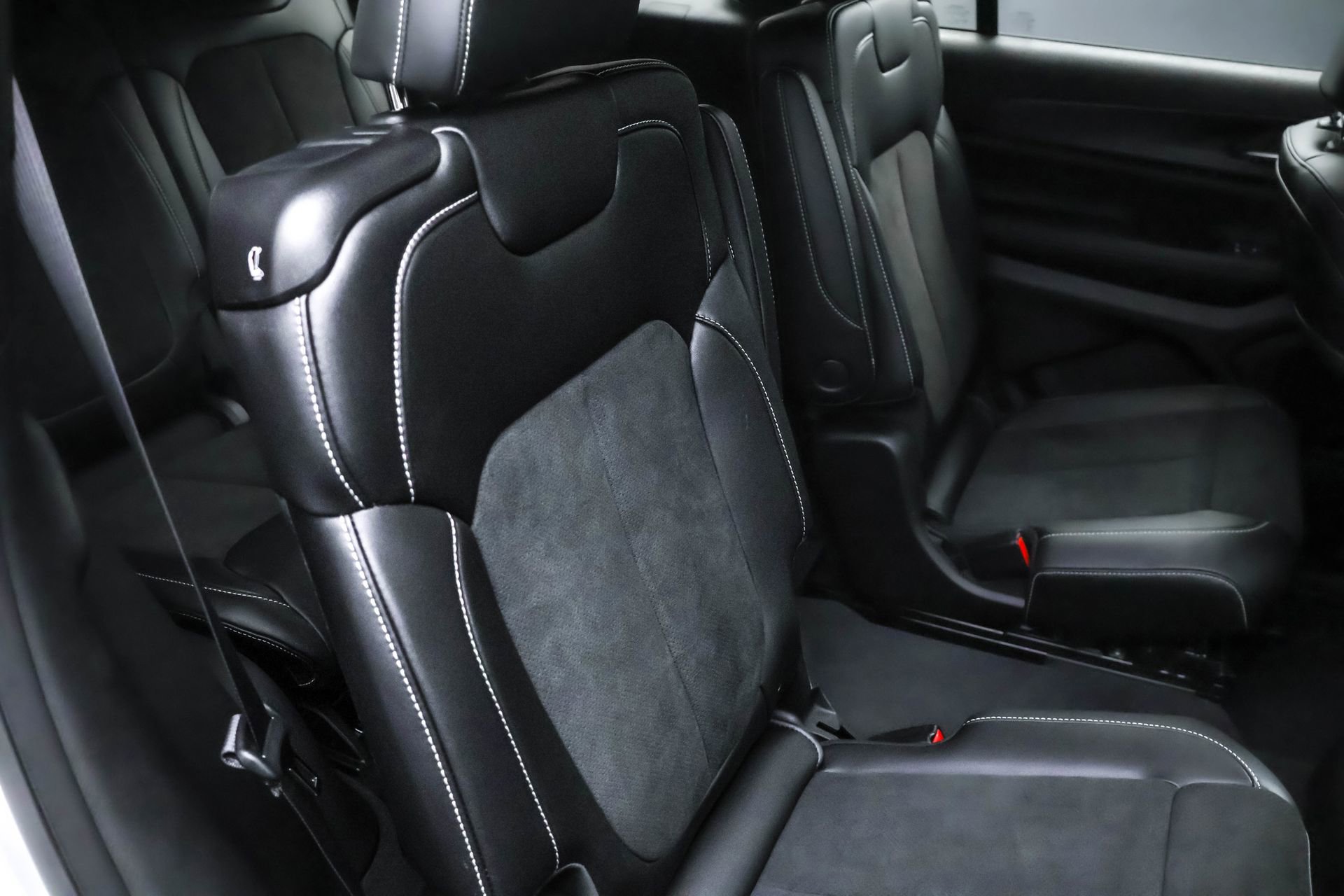 Used 2025 Jeep Grand Cherokee L Altitude image 27