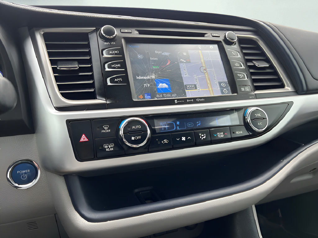 Used 2018 Toyota Highlander XLE AWD/4WD image 18