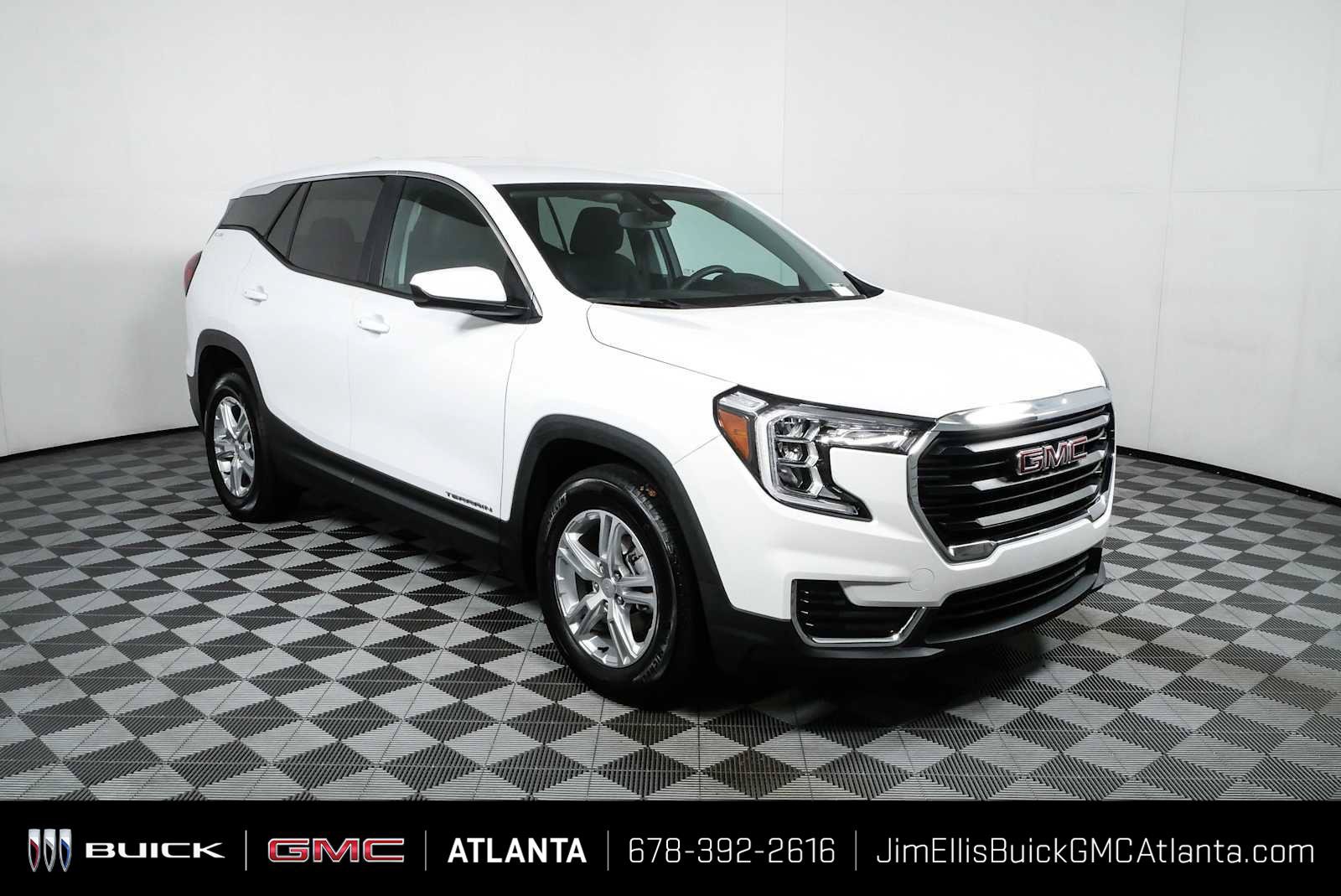 Used 2023 GMC Terrain SLE FWD image 1