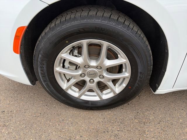 Used 2024 Chrysler Pacifica Touring-L FWD image 13