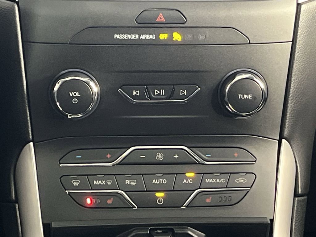 Used 2020 Ford Edge SEL w/ Cold Weather Package image 19