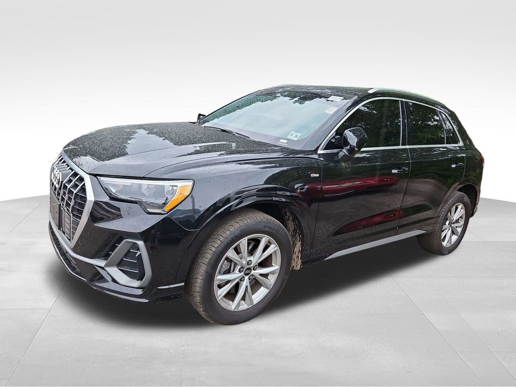 Used 2022 Audi Q3 2.0T Premium w/ Convenience Package AWD/4WD image 3