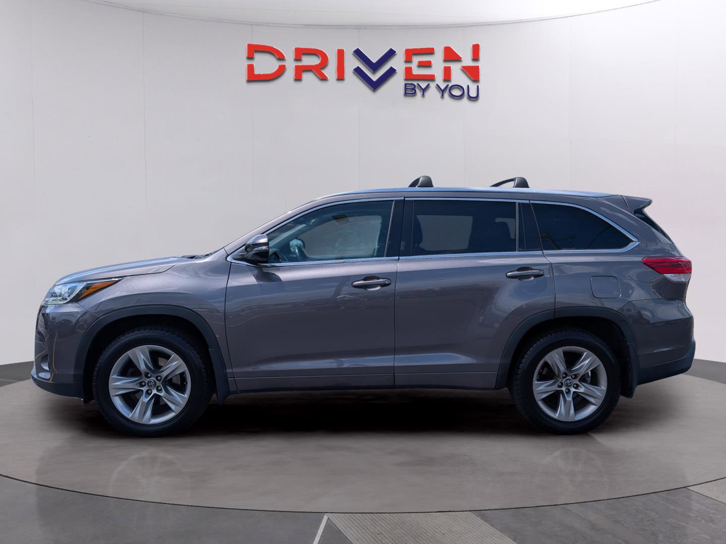 Used 2017 Toyota Highlander Limited AWD/4WD image 2