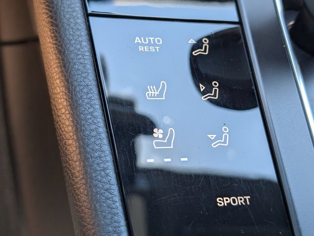 Certified 2024 Porsche Macan AWD/4WD image 16