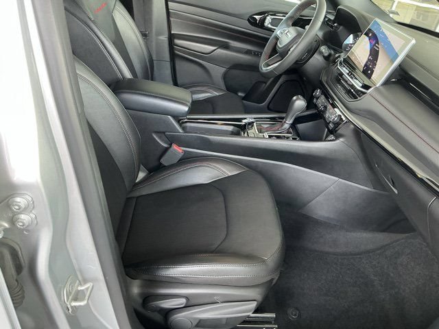 Used 2024 Jeep Compass Trailhawk AWD/4WD image 23