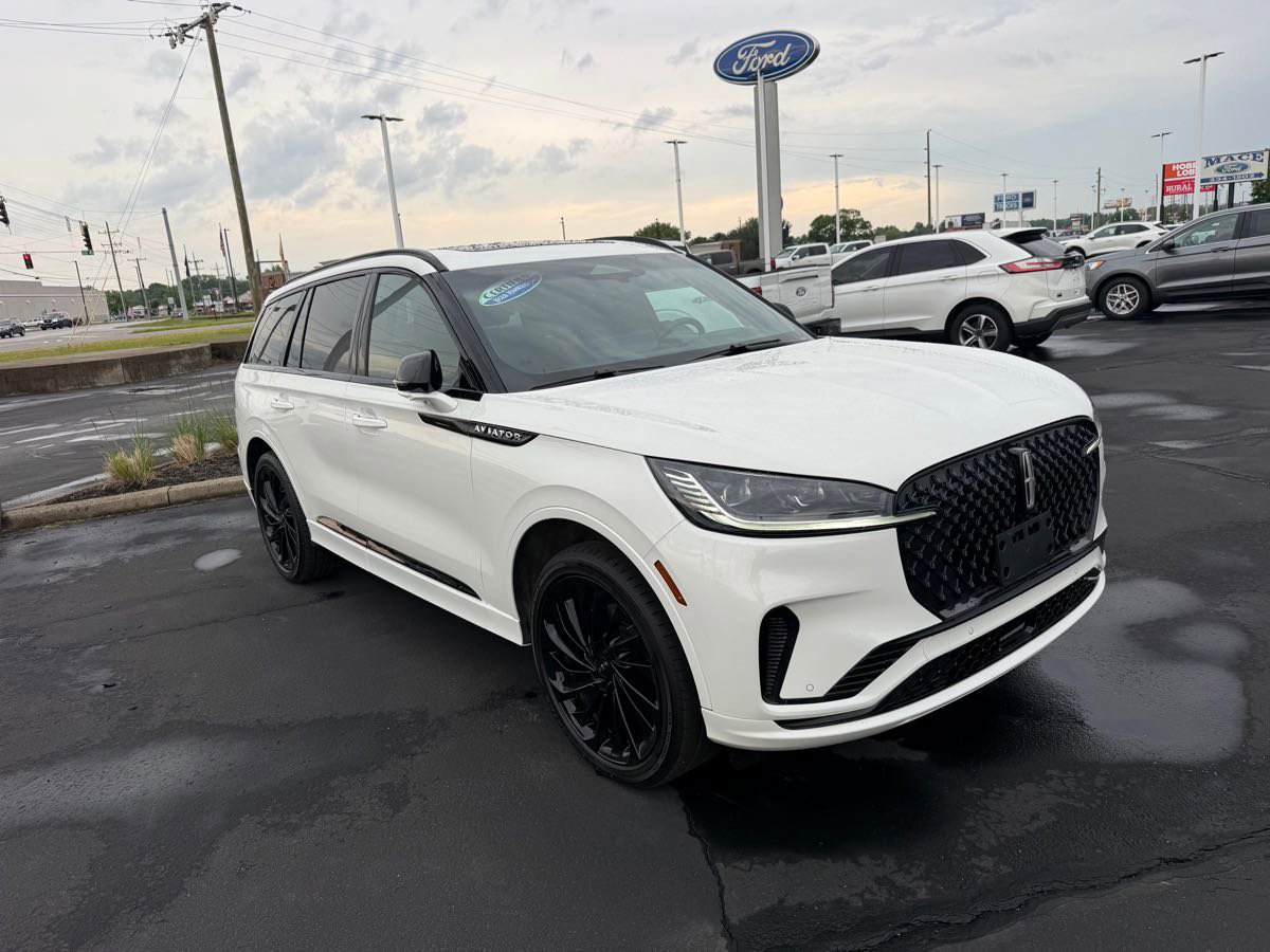 Used 2025 Lincoln Aviator Reserve w/ Equipment Group 201A AWD/4WD image 3