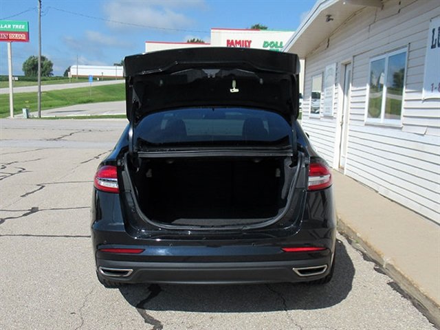 Used 2020 Ford Fusion Titanium FWD image 9