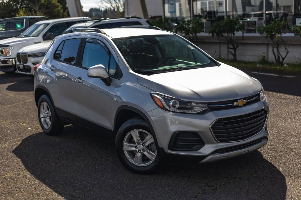 Used 2022 Chevrolet Trax LT w/ Driver Confidence Package AWD/4WD image 2