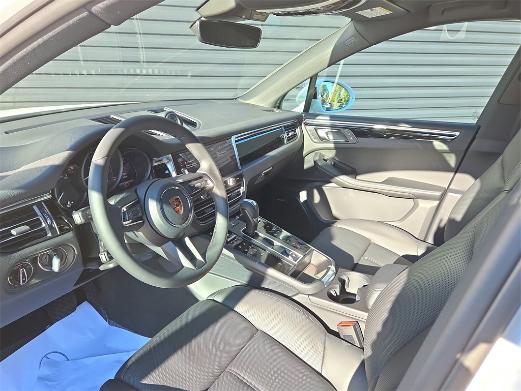 New 2026 Porsche Macan image 4