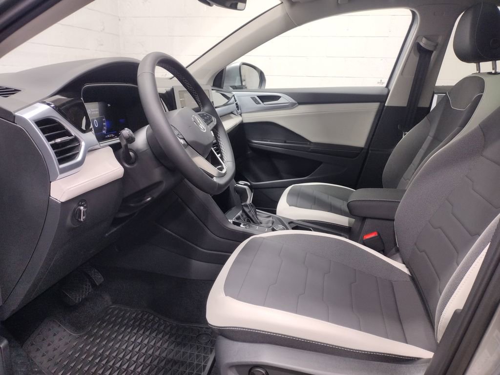 Used 2025 Volkswagen Taos SE image 23