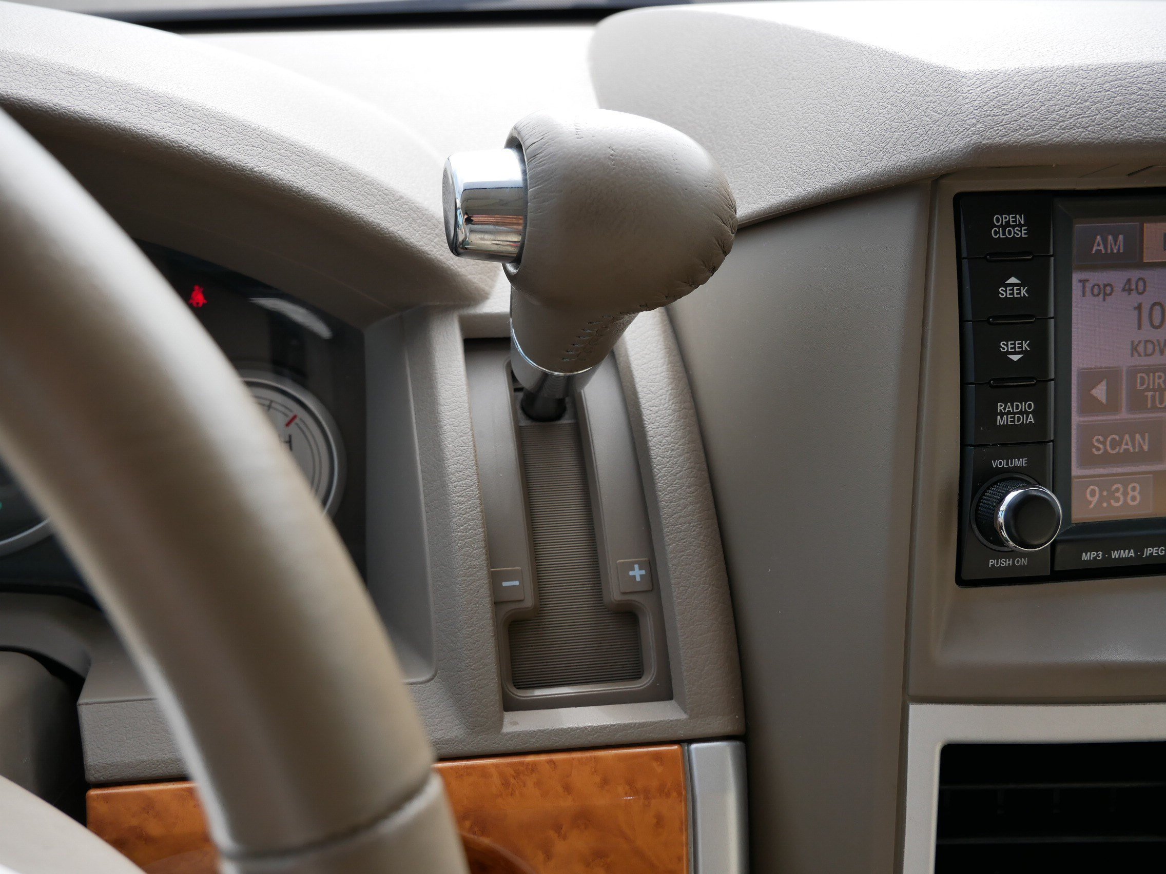 Used 2010 Chrysler Town & Country Limited FWD image 24