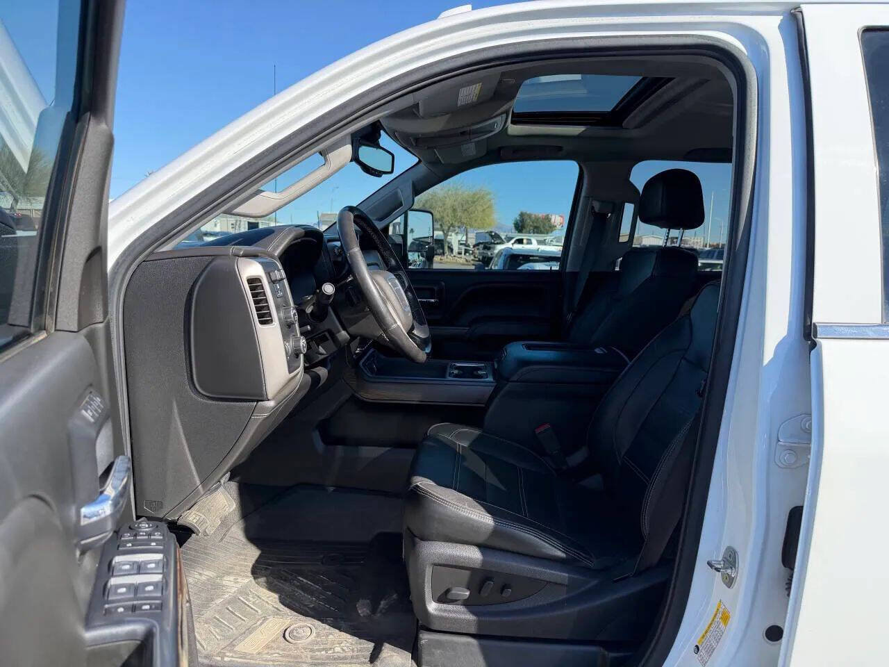 Used 2019 GMC Sierra 2500 Denali w/ Duramax Plus Package AWD/4WD image 16