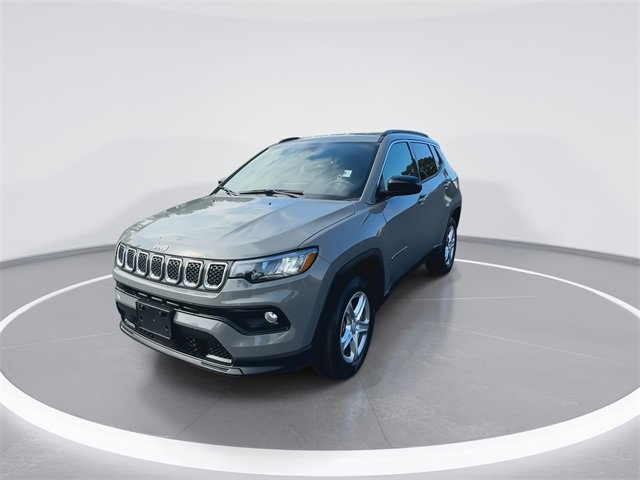 Used 2024 Jeep Compass Latitude image 4