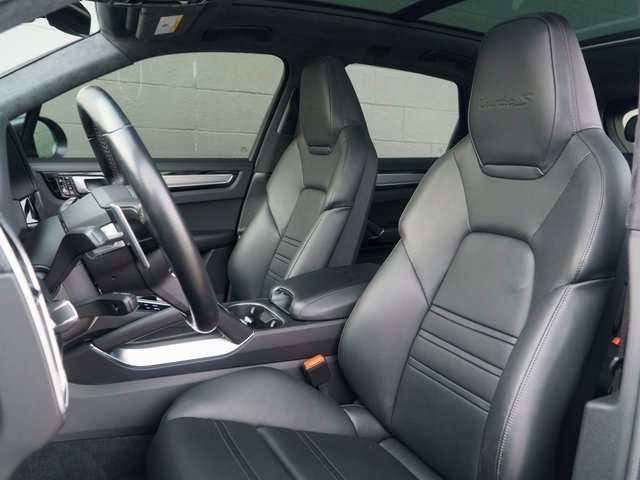 Certified 2020 Porsche Cayenne Turbo S image 5