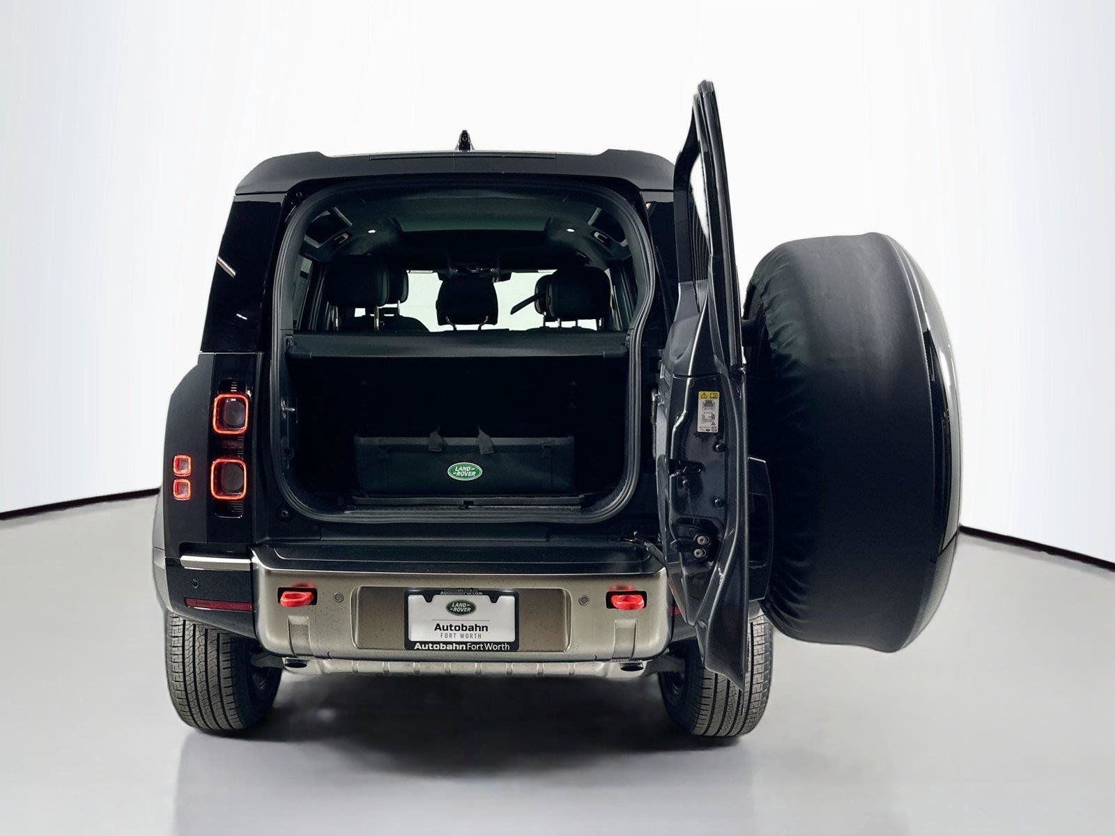 Certified 2025 Land Rover Defender 110 X AWD/4WD image 19