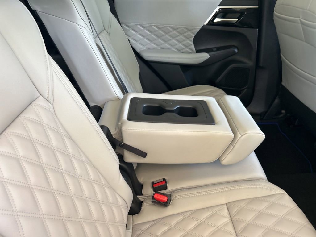 New 2025 Mitsubishi Outlander SEL image 34