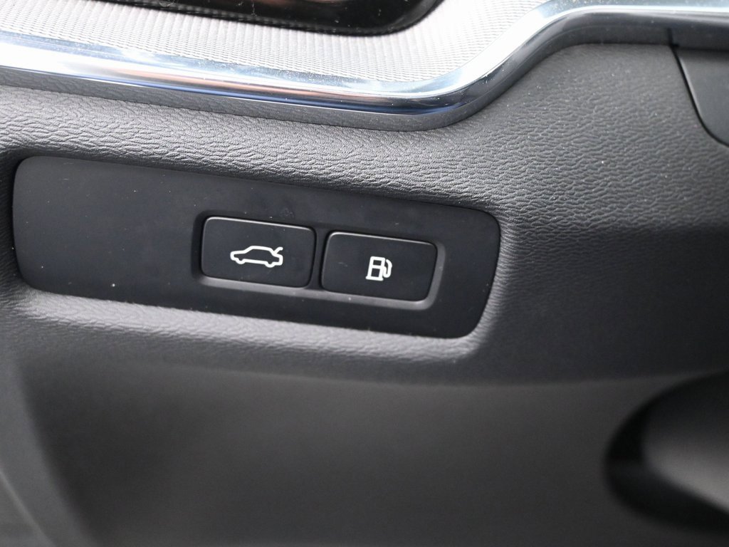 Used 2023 Volvo S60 T8 Ultimate image 20