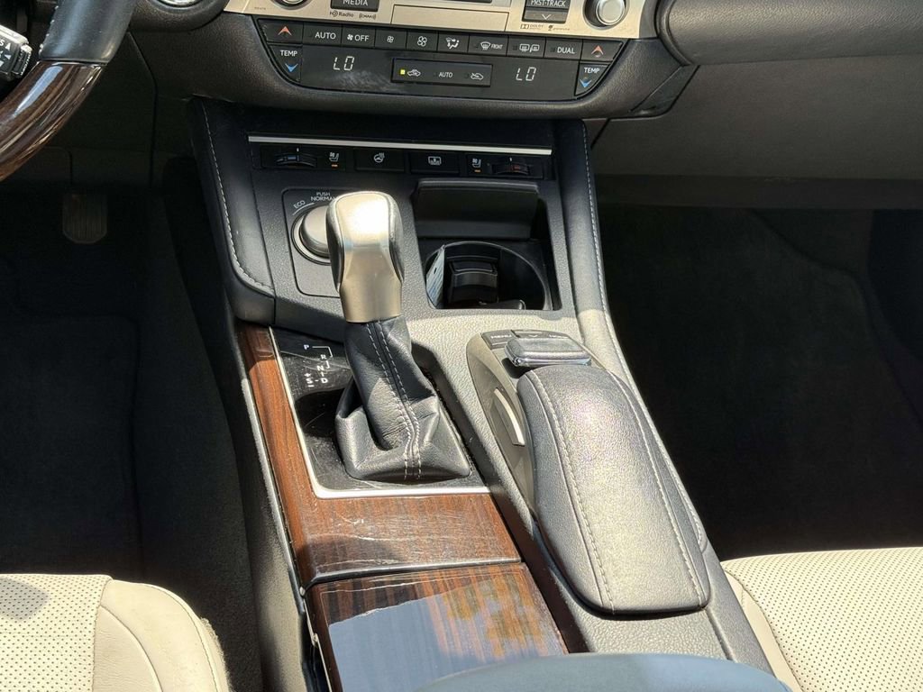 Used 2016 Lexus ES 350 w/ Luxury Package w/Wood Trim FWD image 19