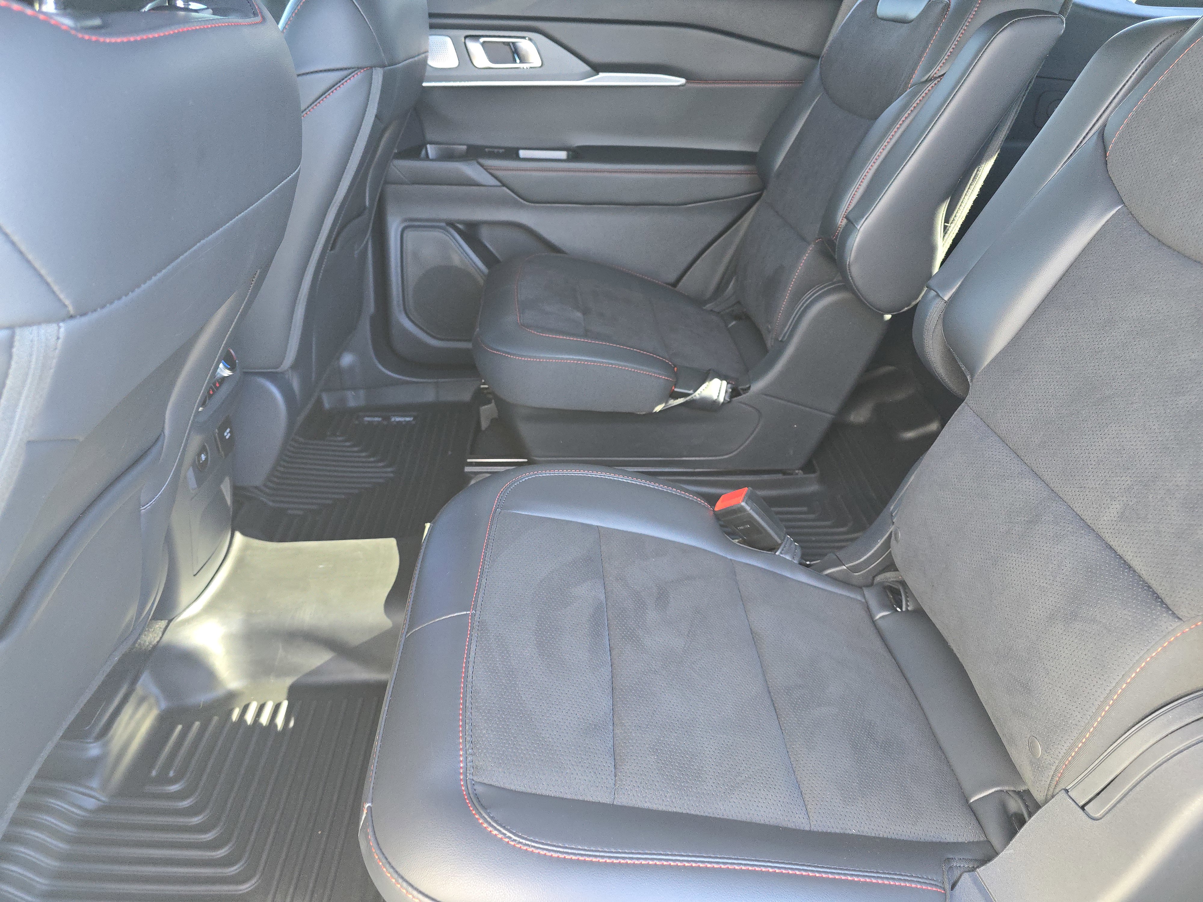 Used 2025 Ford Explorer ST image 10