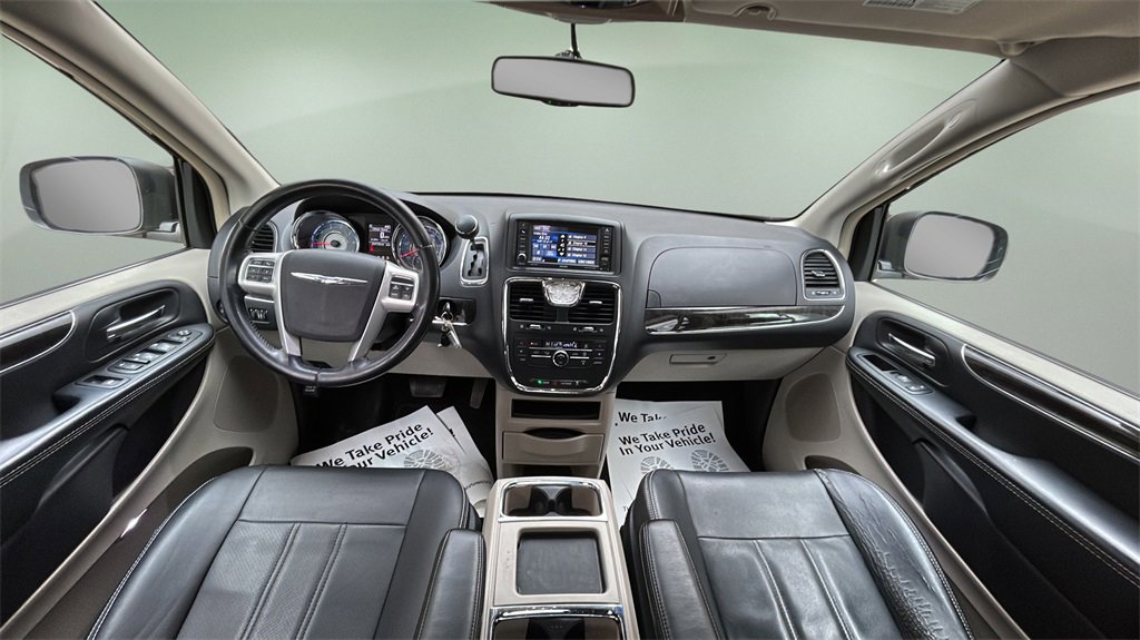 Used 2014 Chrysler Town & Country Touring image 20