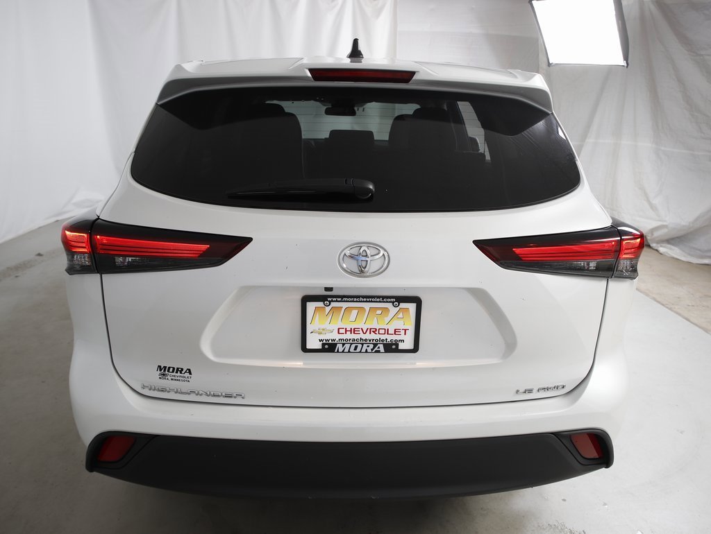 Used 2024 Toyota Highlander LE image 4